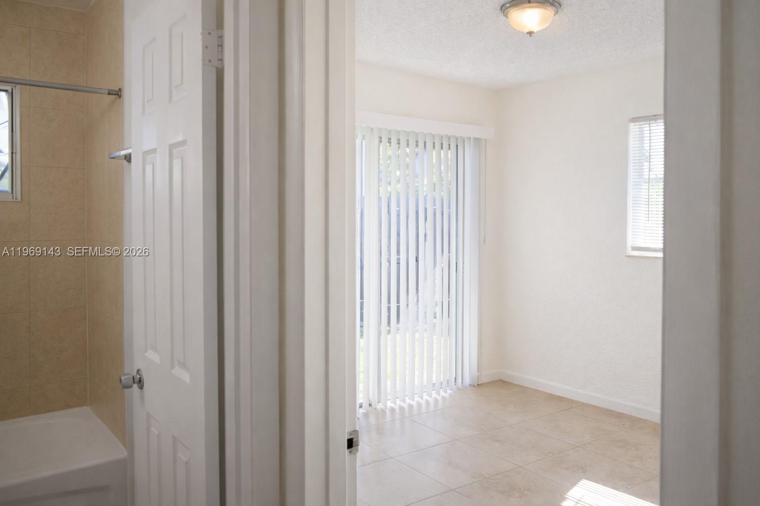 932 MOFFETT CONDO - Residential Lease