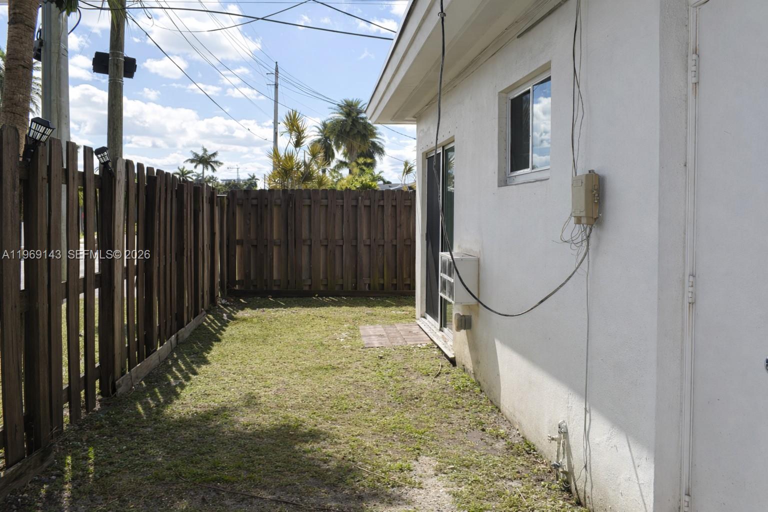 932 MOFFETT CONDO - Residential Lease