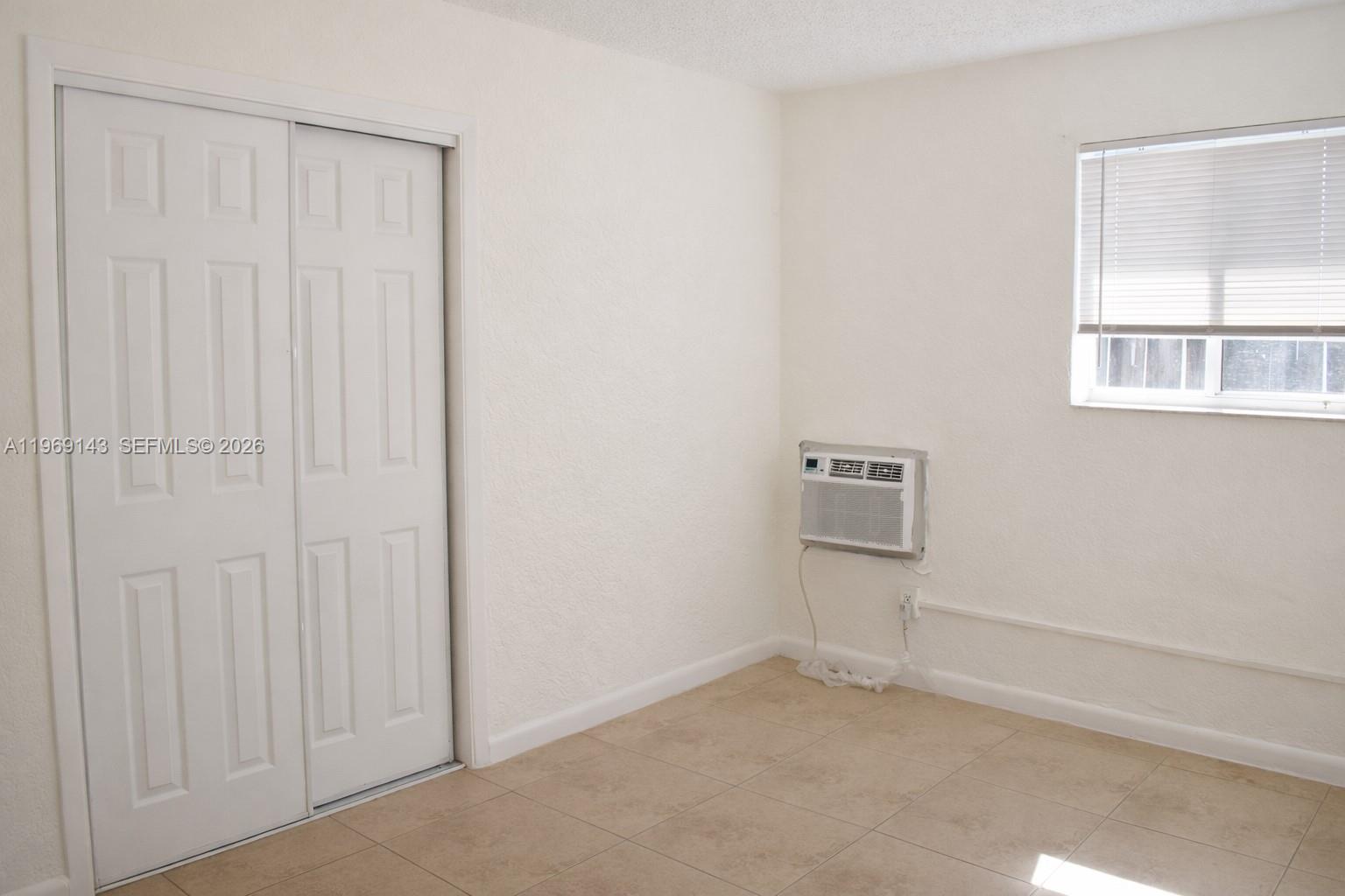 932 MOFFETT CONDO - Residential Lease