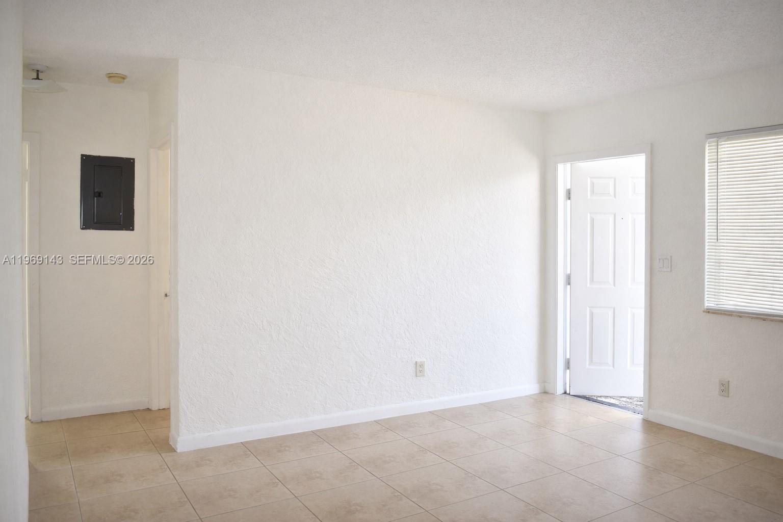 932 MOFFETT CONDO - Residential Lease