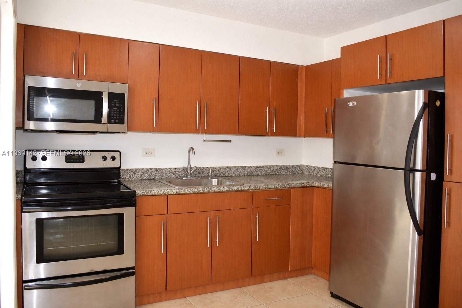 932 MOFFETT CONDO - Residential Lease