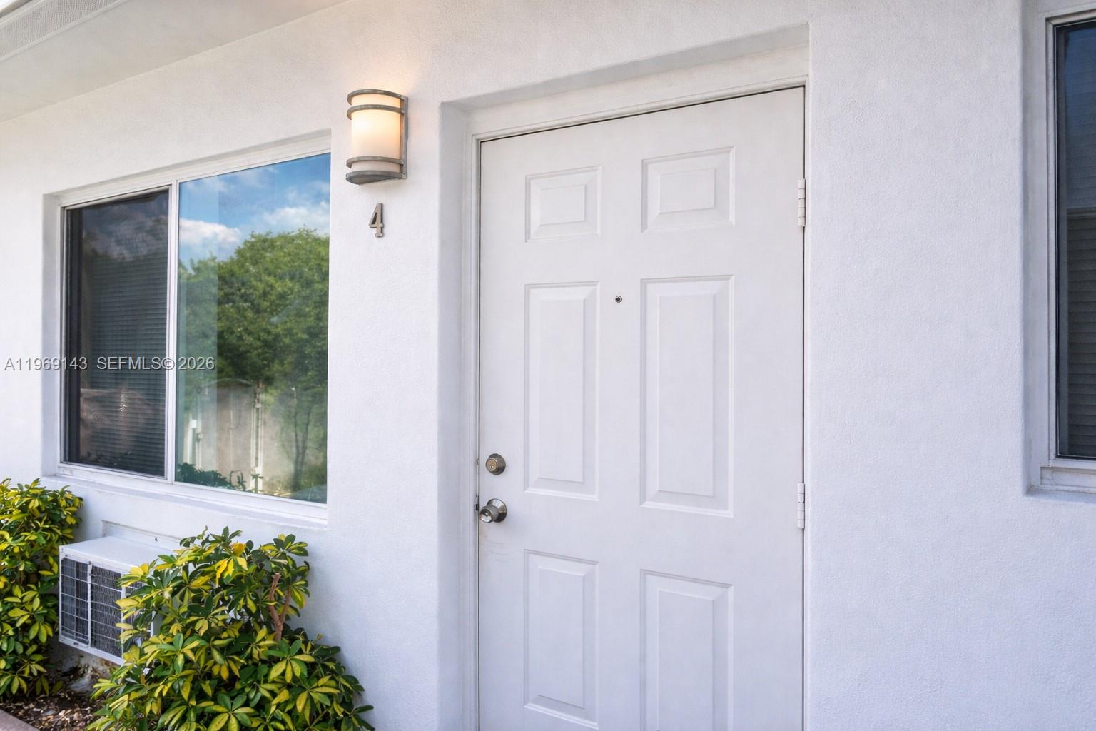 932 MOFFETT CONDO - Residential Lease