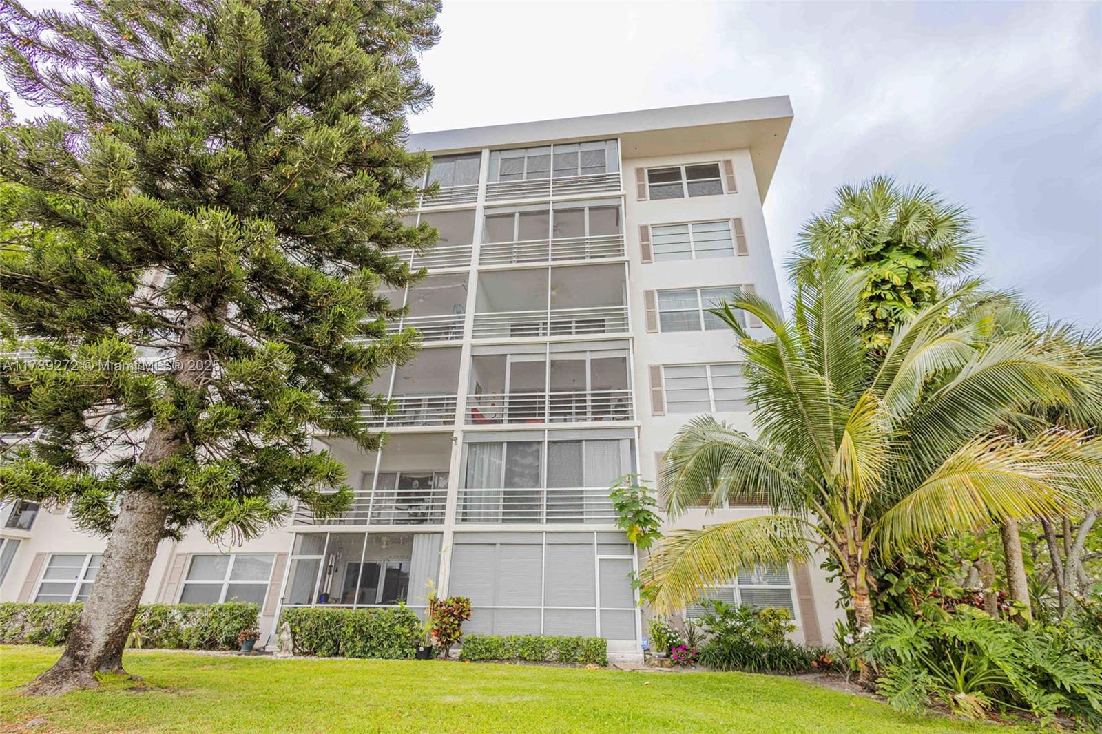 NO 6 PALM-AIRE COUNTRY CL - Residential