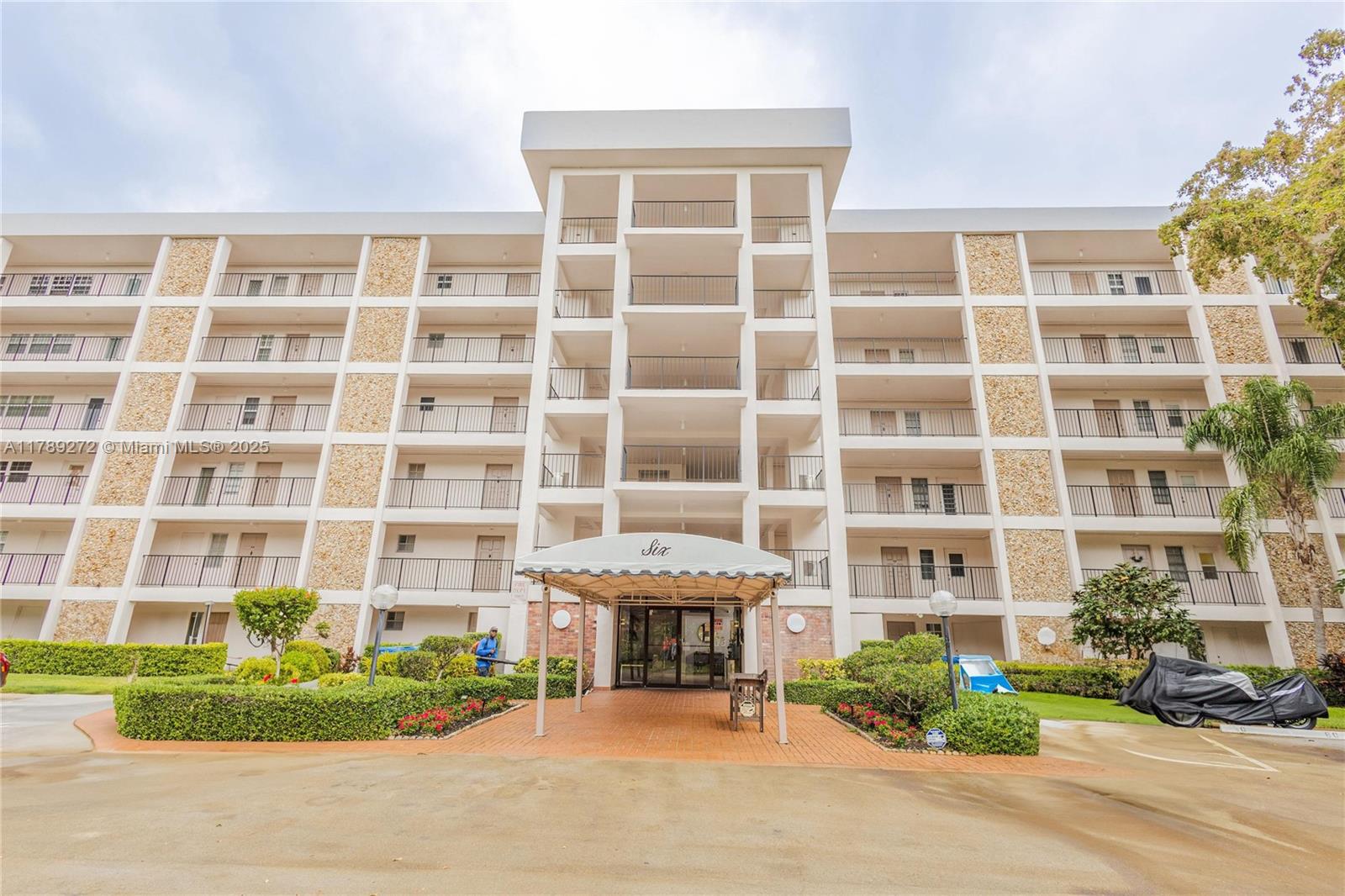 NO 6 PALM-AIRE COUNTRY CL - Residential