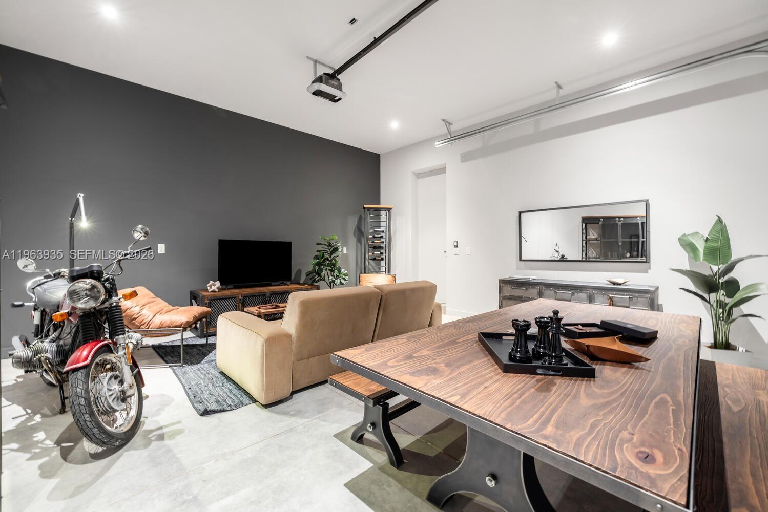 MIAMI SHORES SEC 3 - Residential