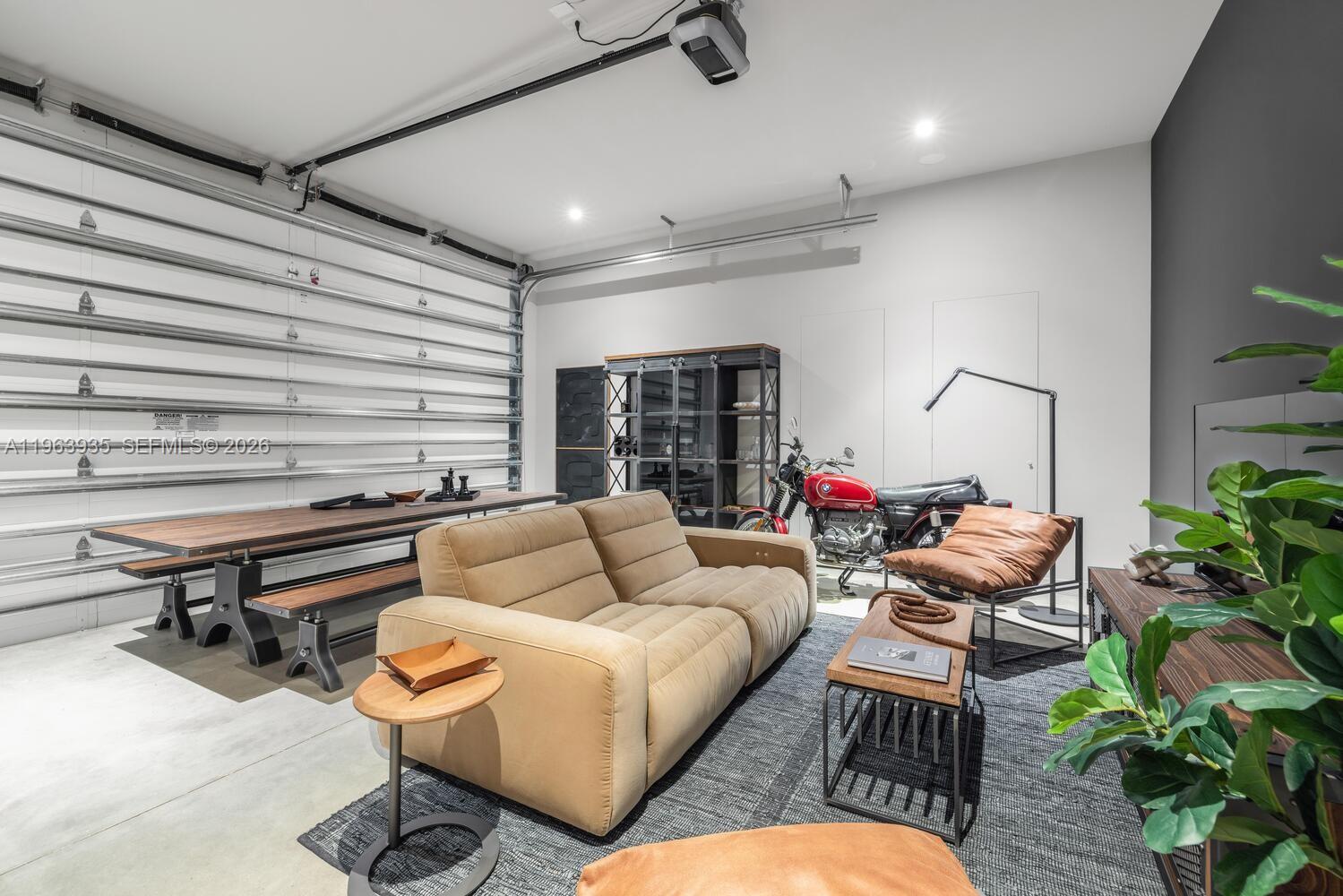 MIAMI SHORES SEC 3 - Residential