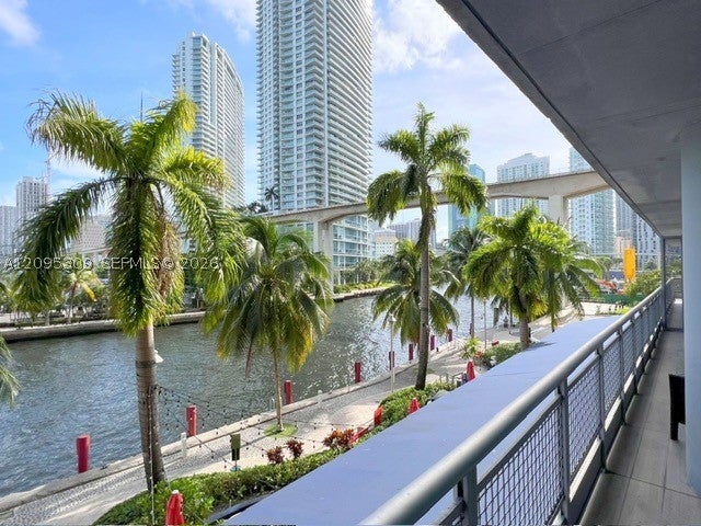 690 SW 1st Ct 305