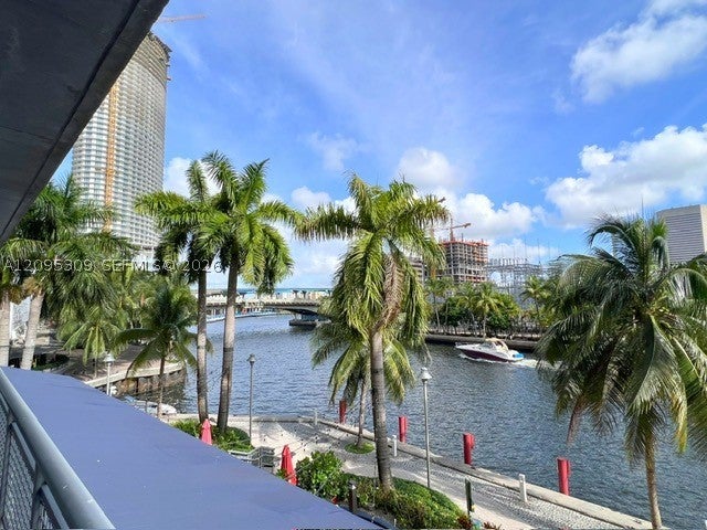 690 SW 1st Ct 305