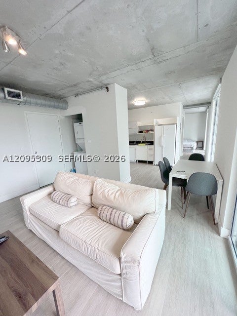 690 SW 1st Ct 305