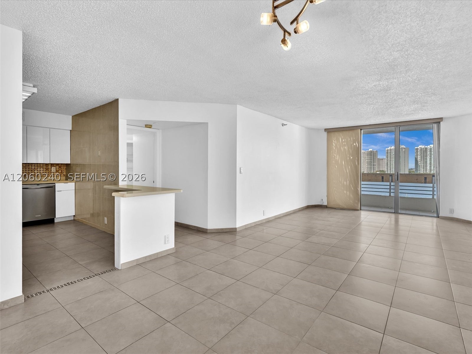 3530 Mystic Pointe Dr 1004