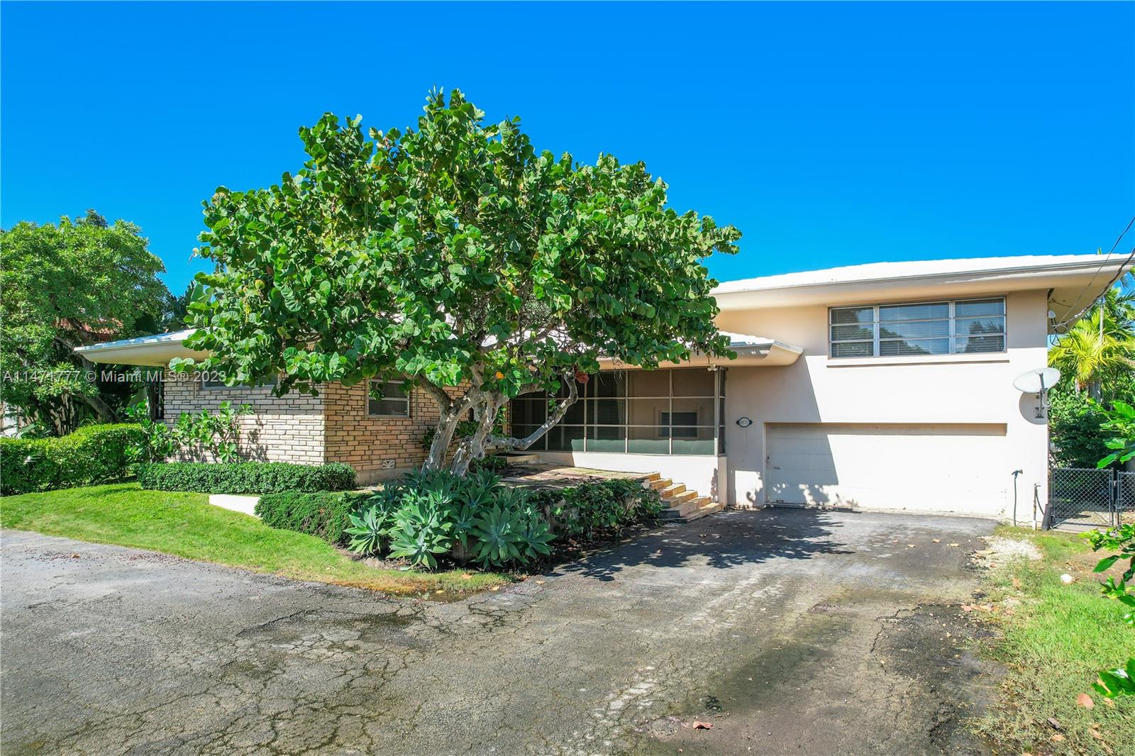 BELLE MEADE ISLAND - Residential