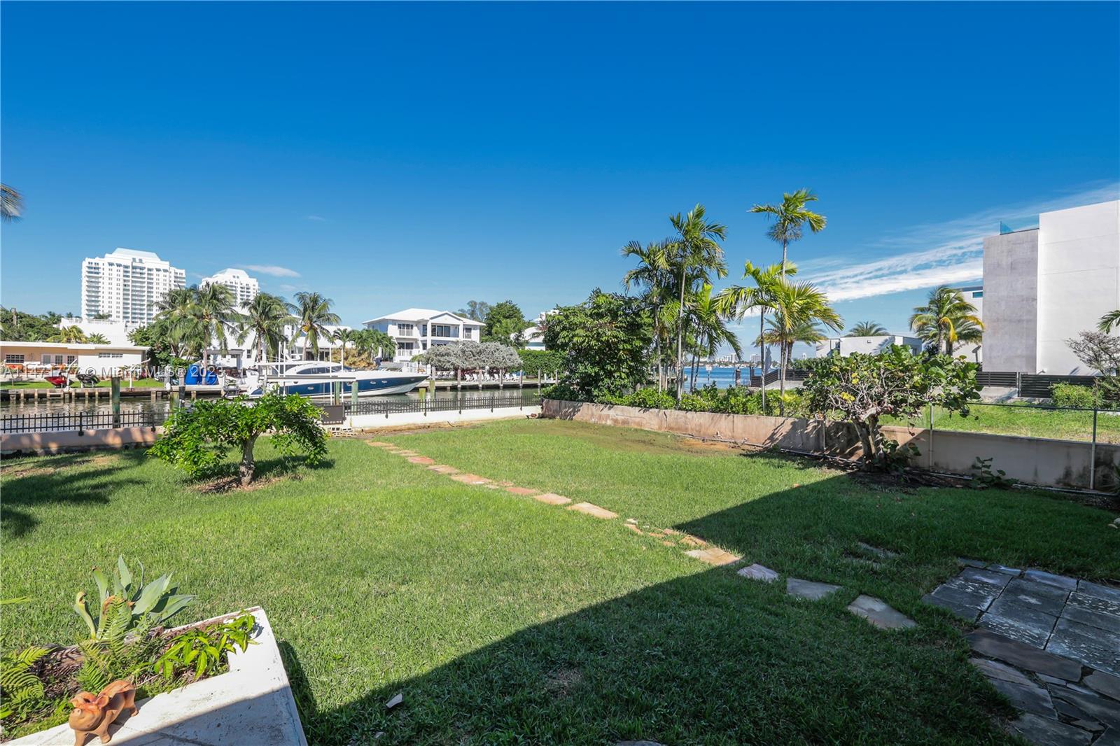 BELLE MEADE ISLAND - Residential