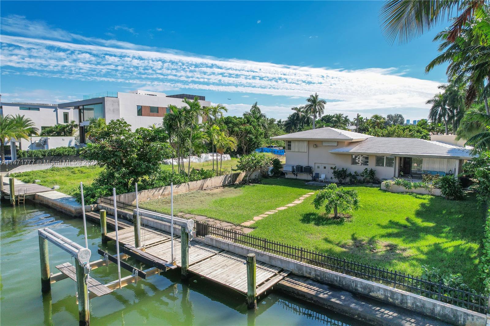 BELLE MEADE ISLAND - Residential