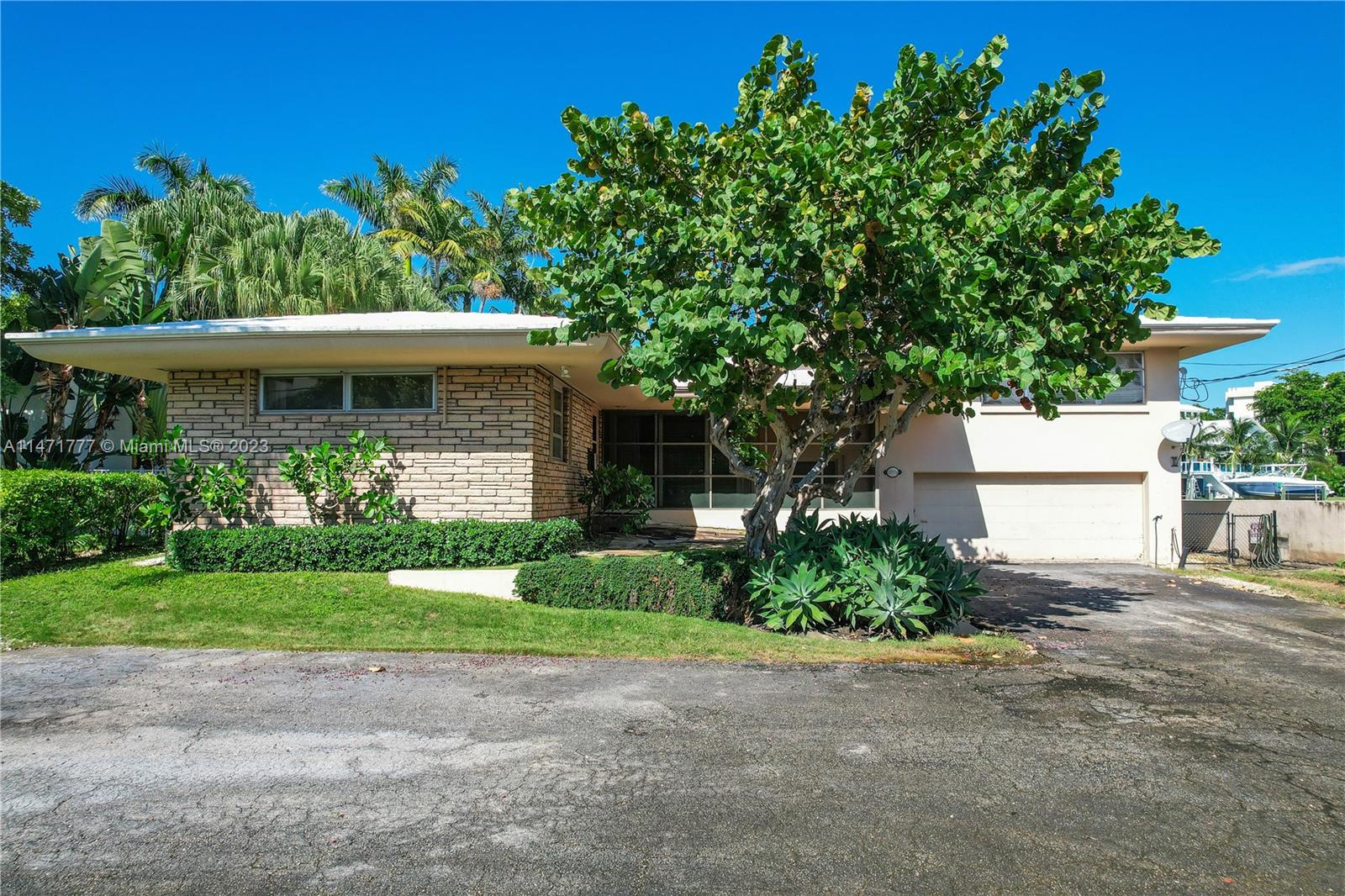 BELLE MEADE ISLAND - Residential