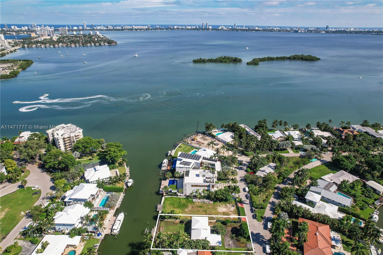 BELLE MEADE ISLAND - Residential