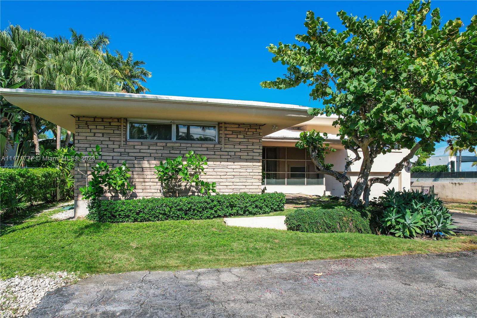 BELLE MEADE ISLAND - Residential