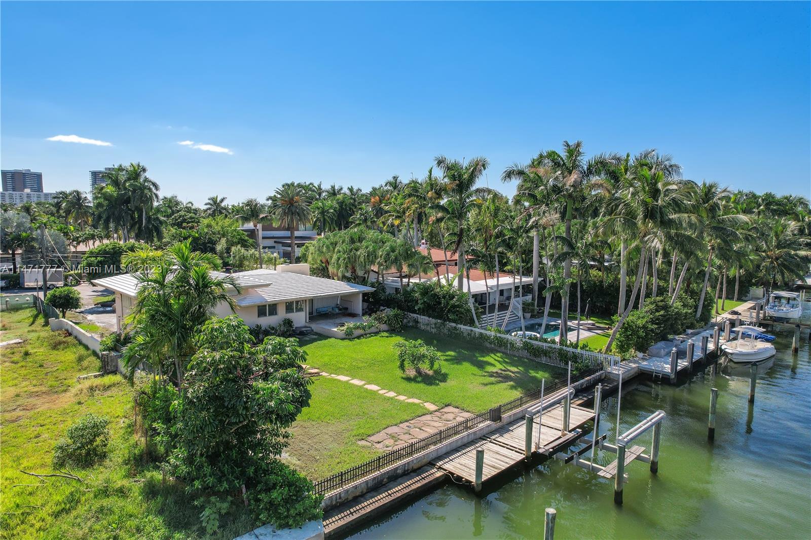 BELLE MEADE ISLAND - Residential