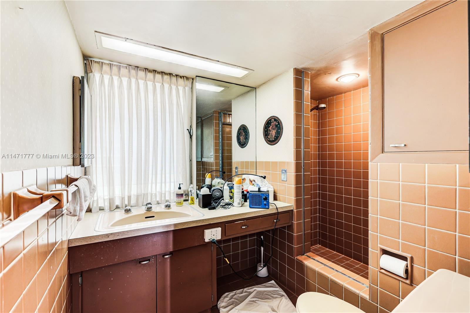 BELLE MEADE ISLAND - Residential