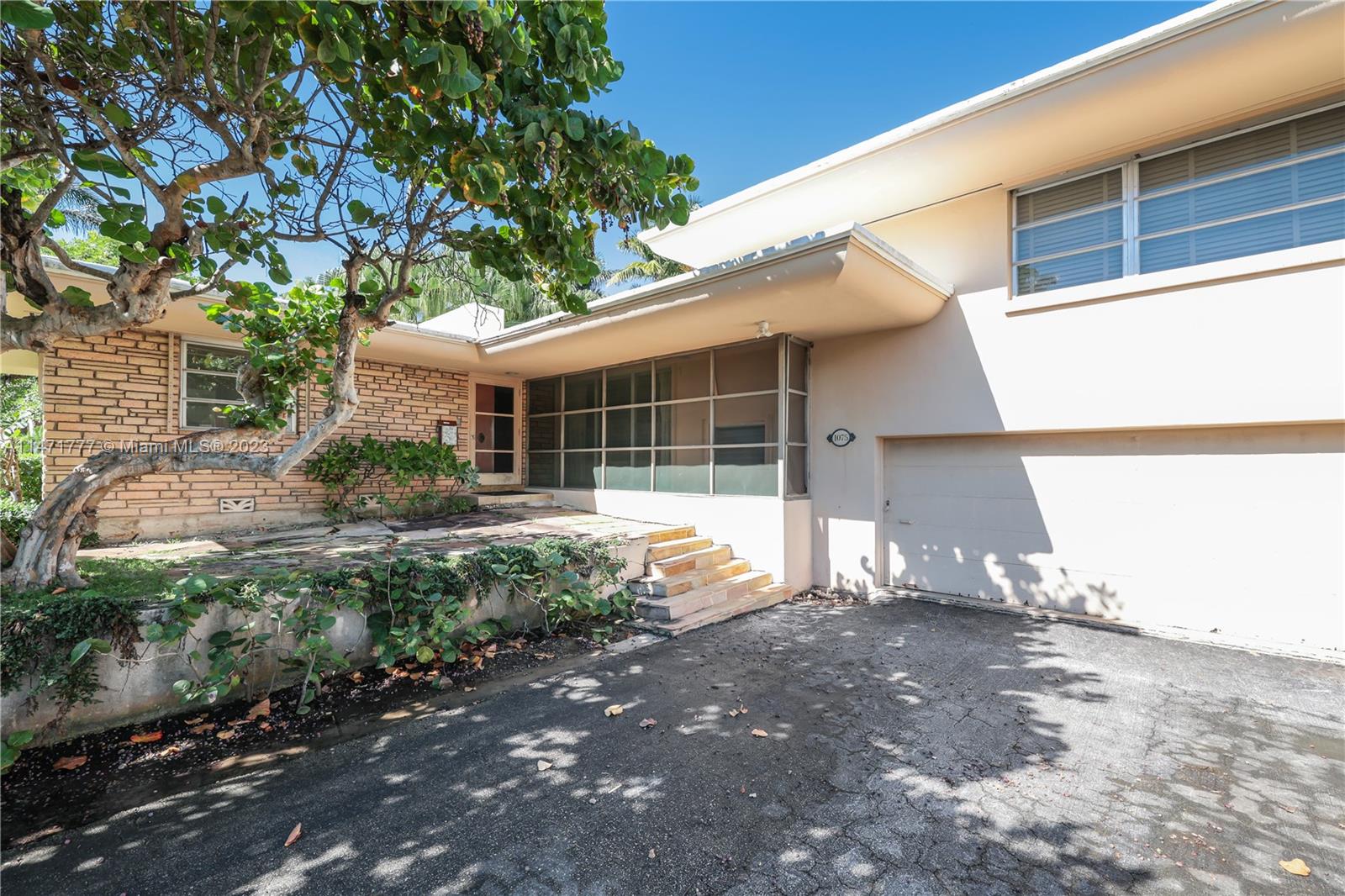 BELLE MEADE ISLAND - Residential