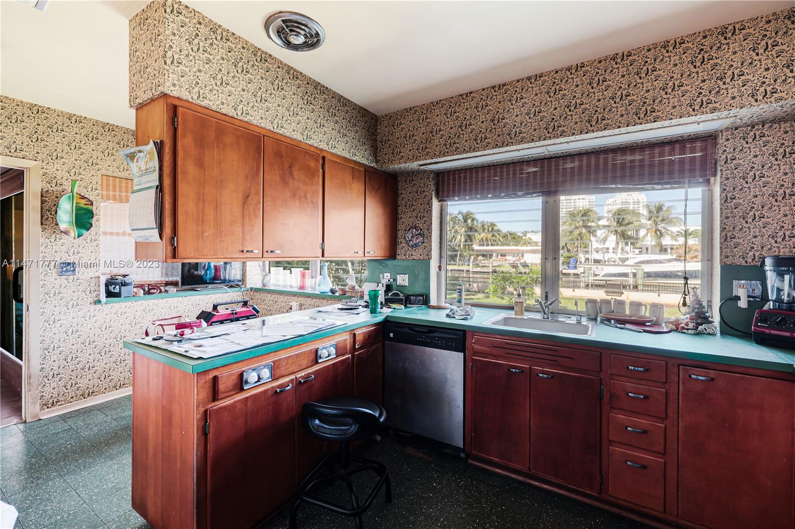 BELLE MEADE ISLAND - Residential