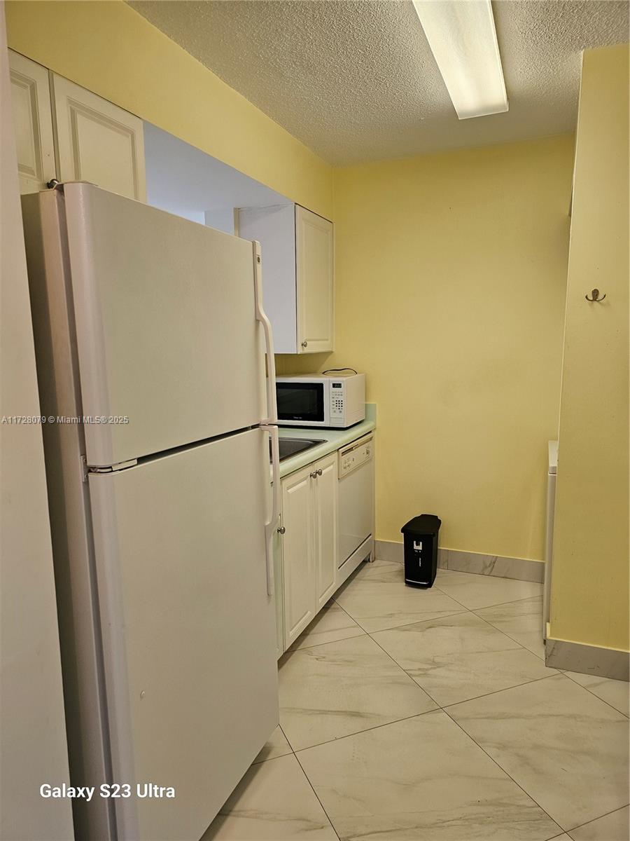 SHERIDAN EAST CONDO BLDG - Residential