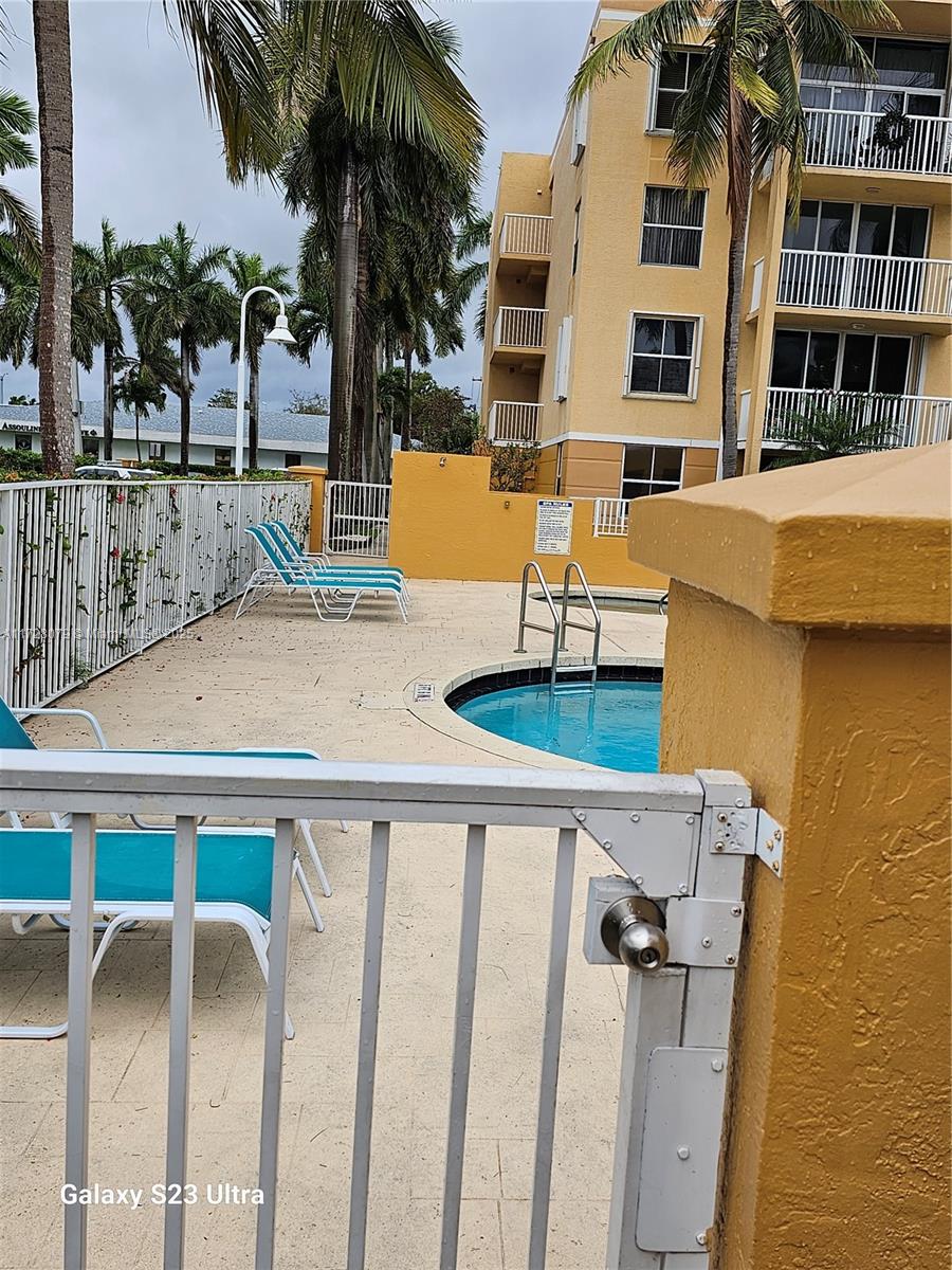 SHERIDAN EAST CONDO BLDG - Residential