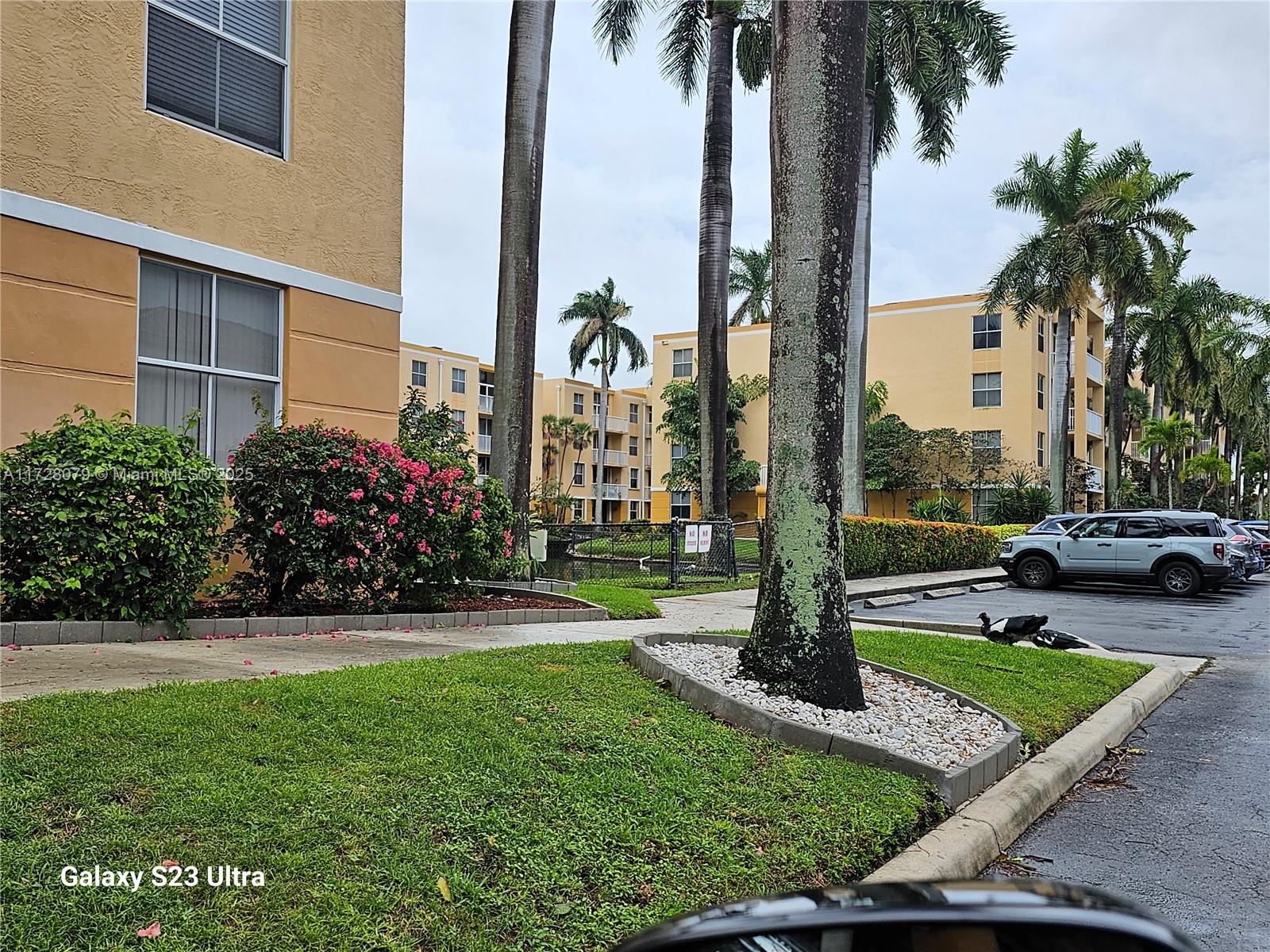 SHERIDAN EAST CONDO BLDG - Residential