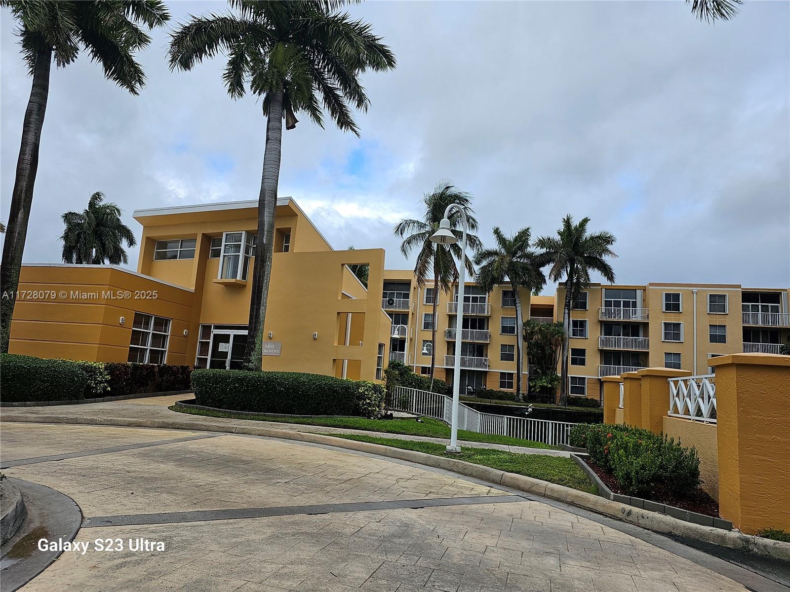 SHERIDAN EAST CONDO BLDG - Residential
