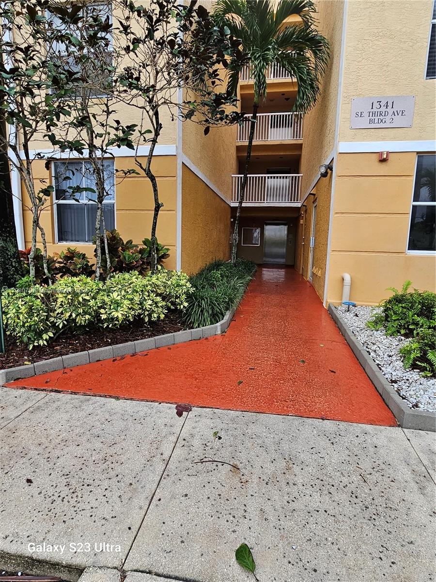 SHERIDAN EAST CONDO BLDG - Residential