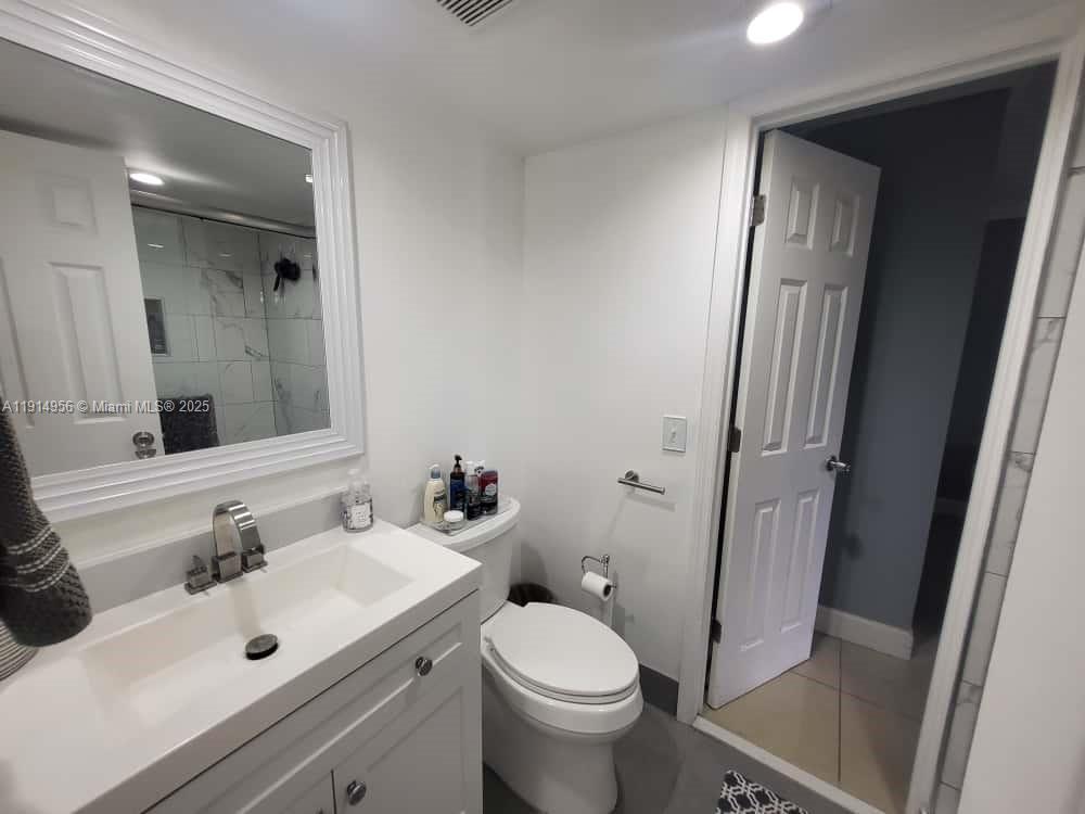 LAKESHORE CONDO I - Residential Lease