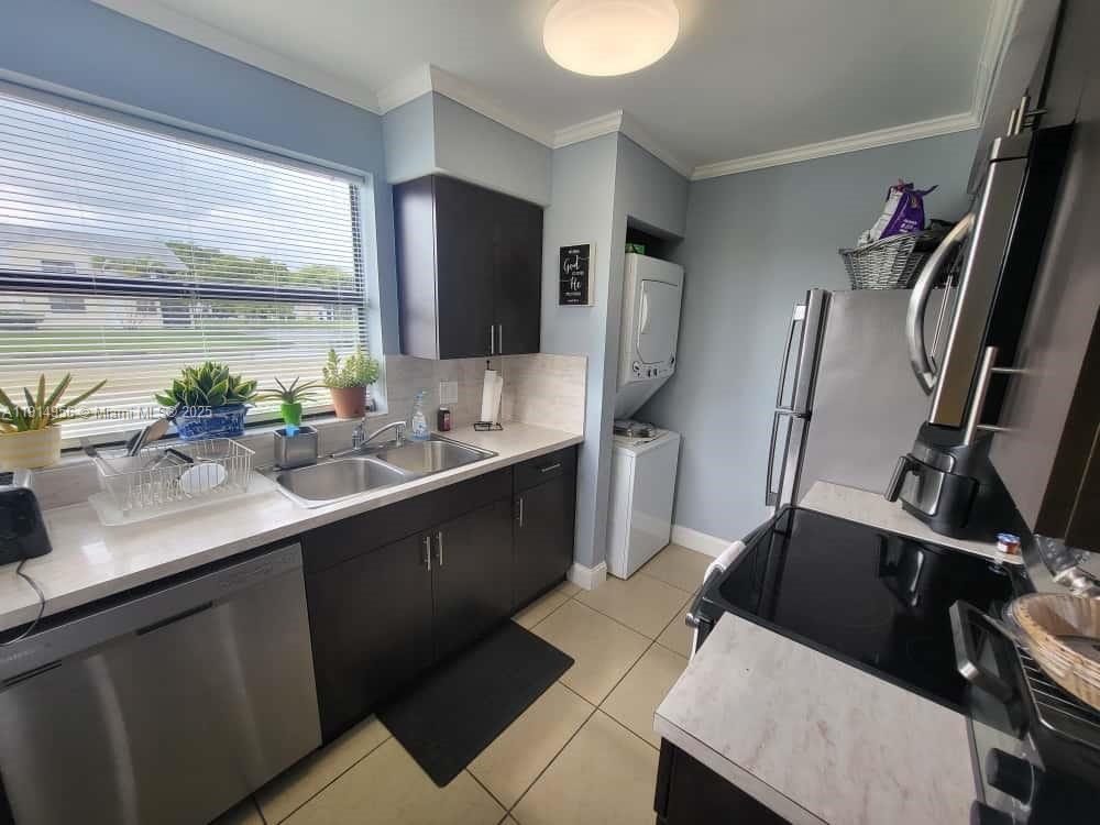 LAKESHORE CONDO I - Residential Lease