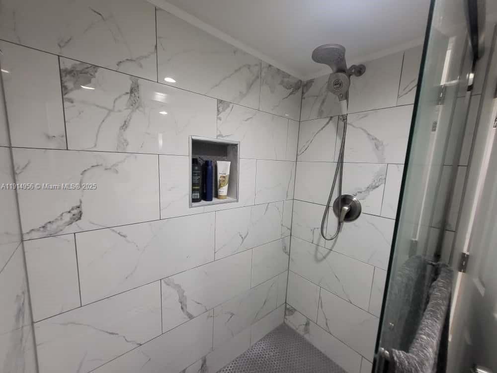 LAKESHORE CONDO I - Residential Lease