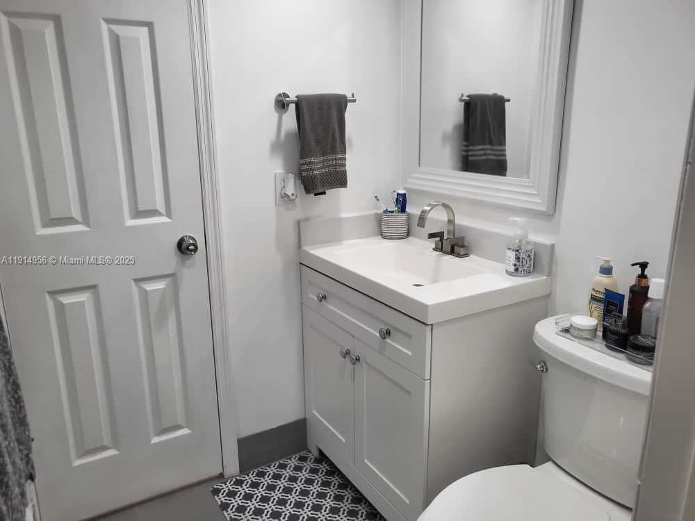 LAKESHORE CONDO I - Residential Lease