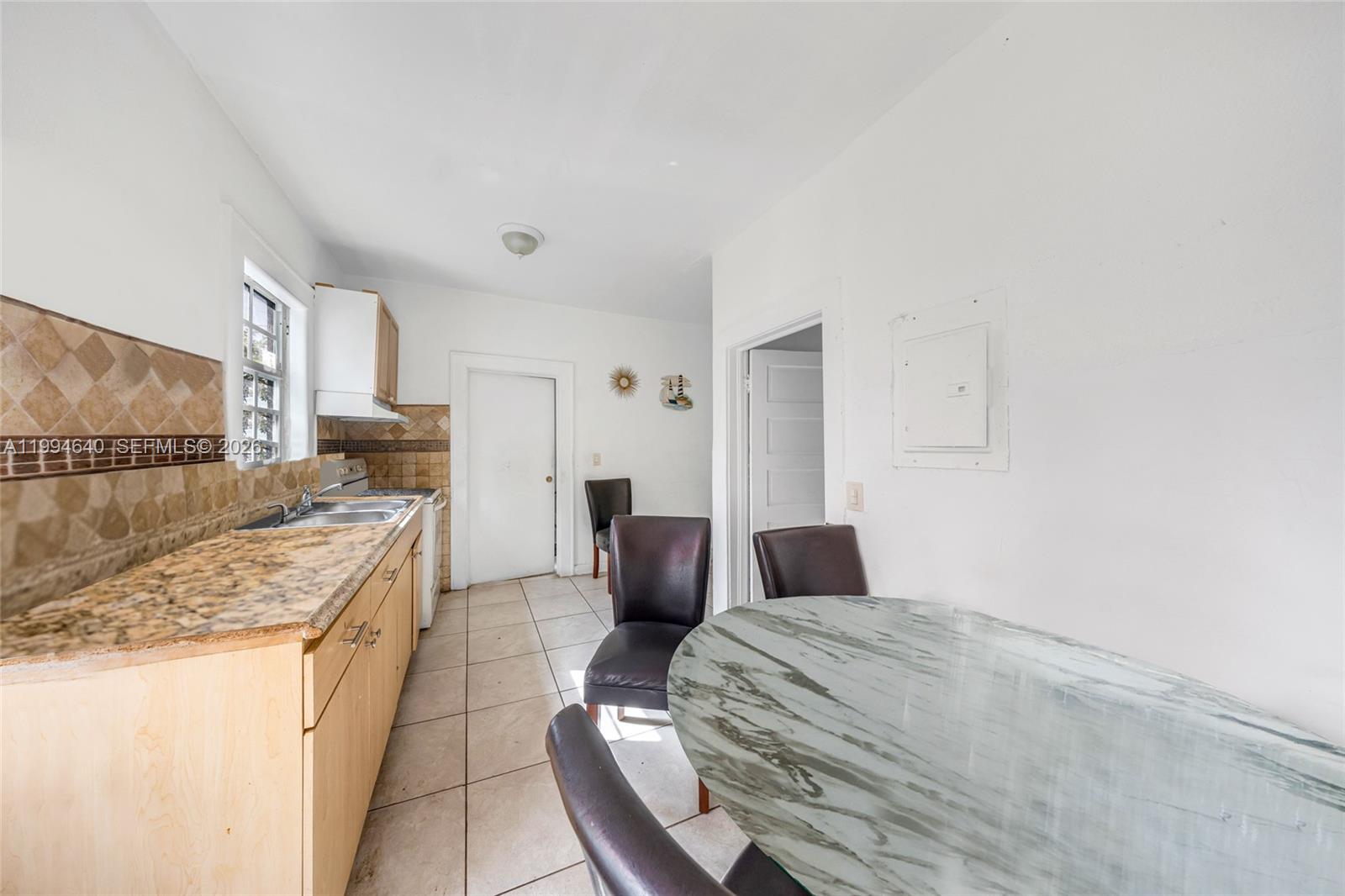 GLENROYAL SUB - Residential Income