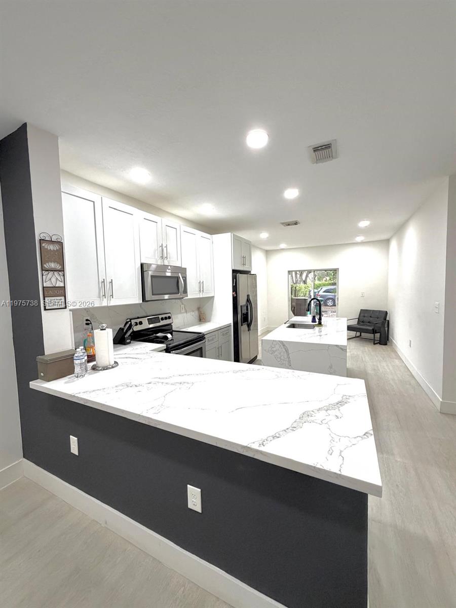 SILVER PALM HOMES - Residential Lease