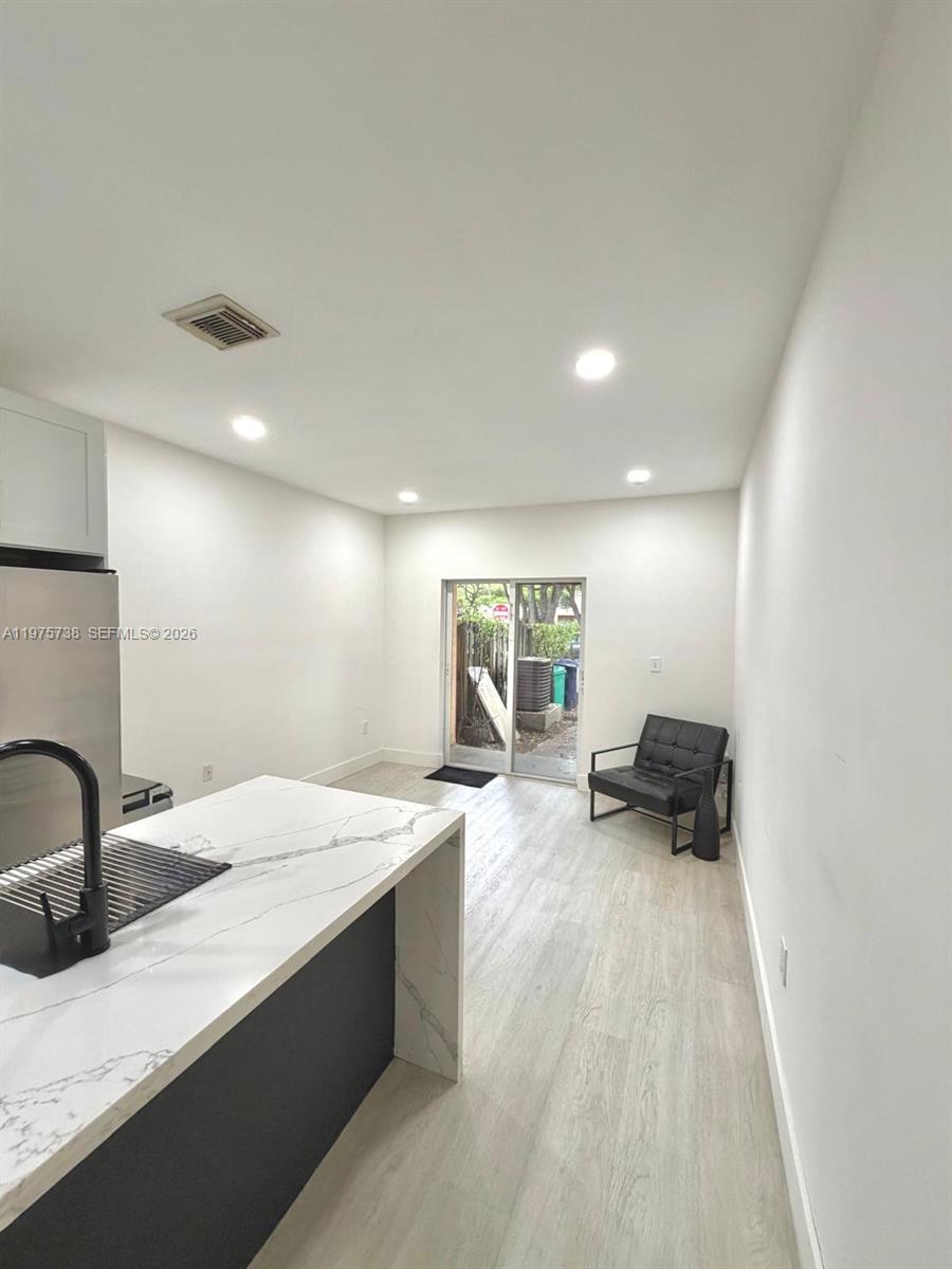 SILVER PALM HOMES - Residential Lease