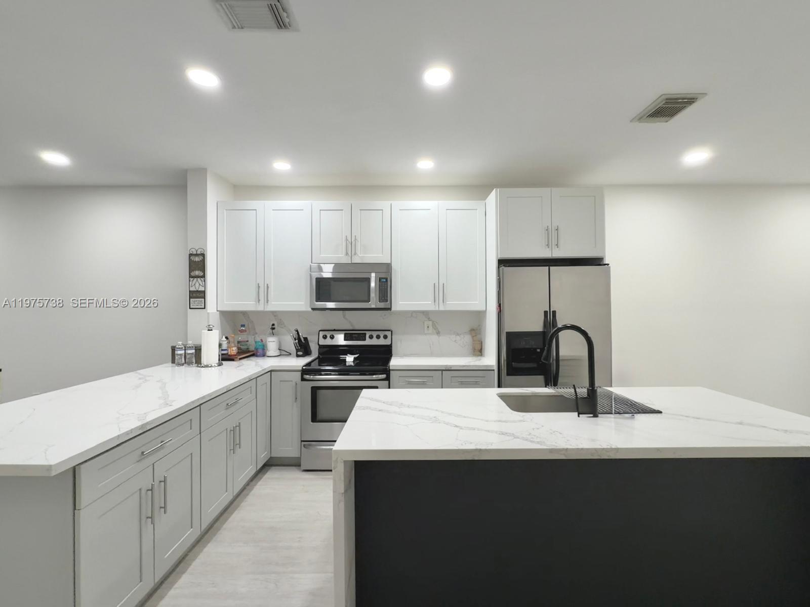 SILVER PALM HOMES - Residential Lease