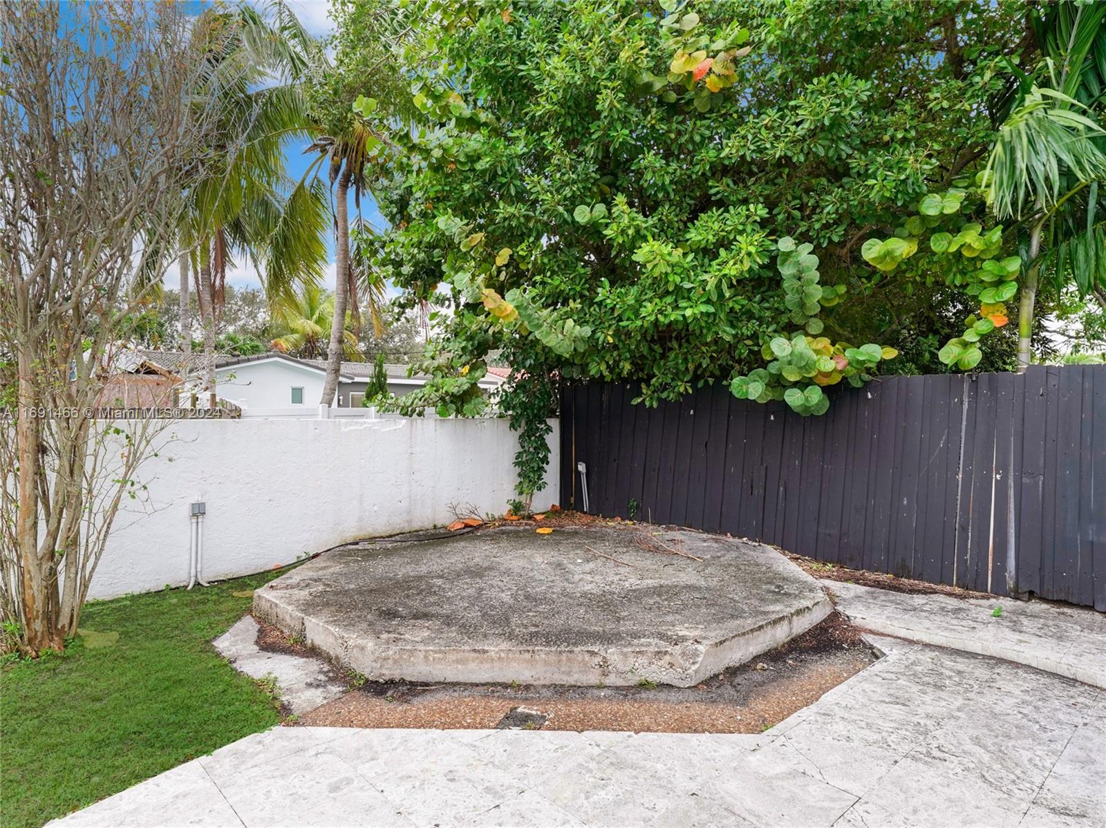 HOLLYWOOD HILLS AMEN PLAT - Residential