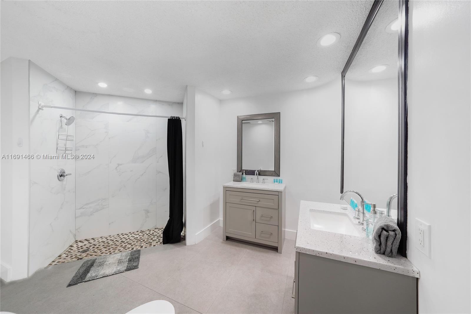 HOLLYWOOD HILLS AMEN PLAT - Residential