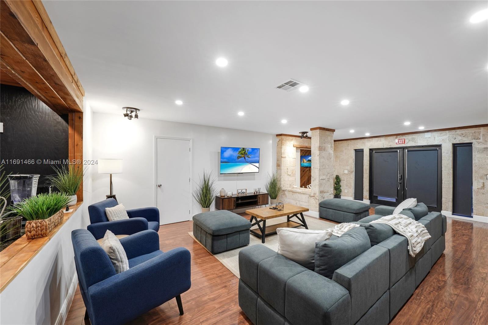 HOLLYWOOD HILLS AMEN PLAT - Residential