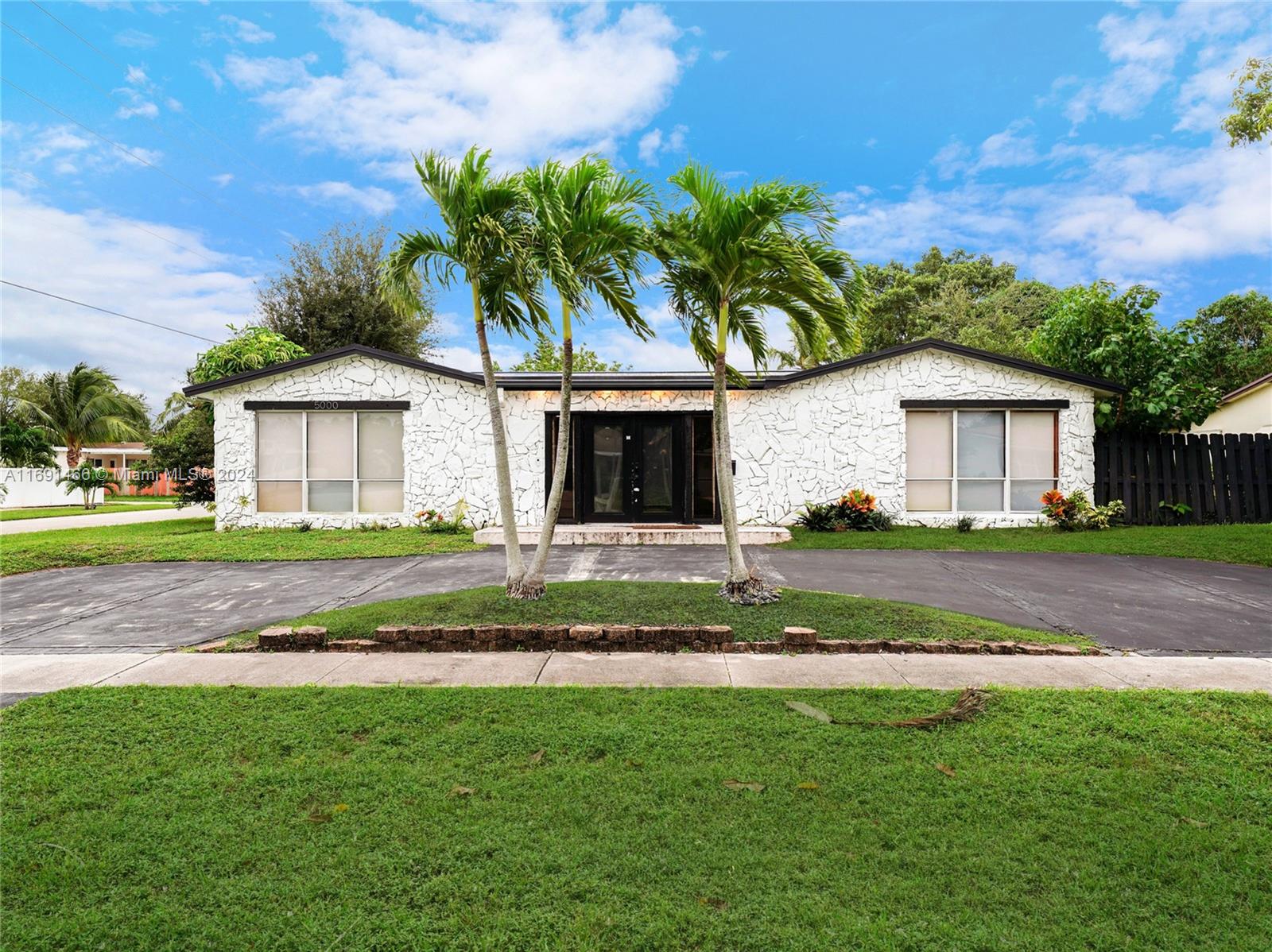 Property for Sale at 5000 Grant St, Hollywood, Broward County, Florida - Bedrooms: 5 
Bathrooms: 3  - $999,000