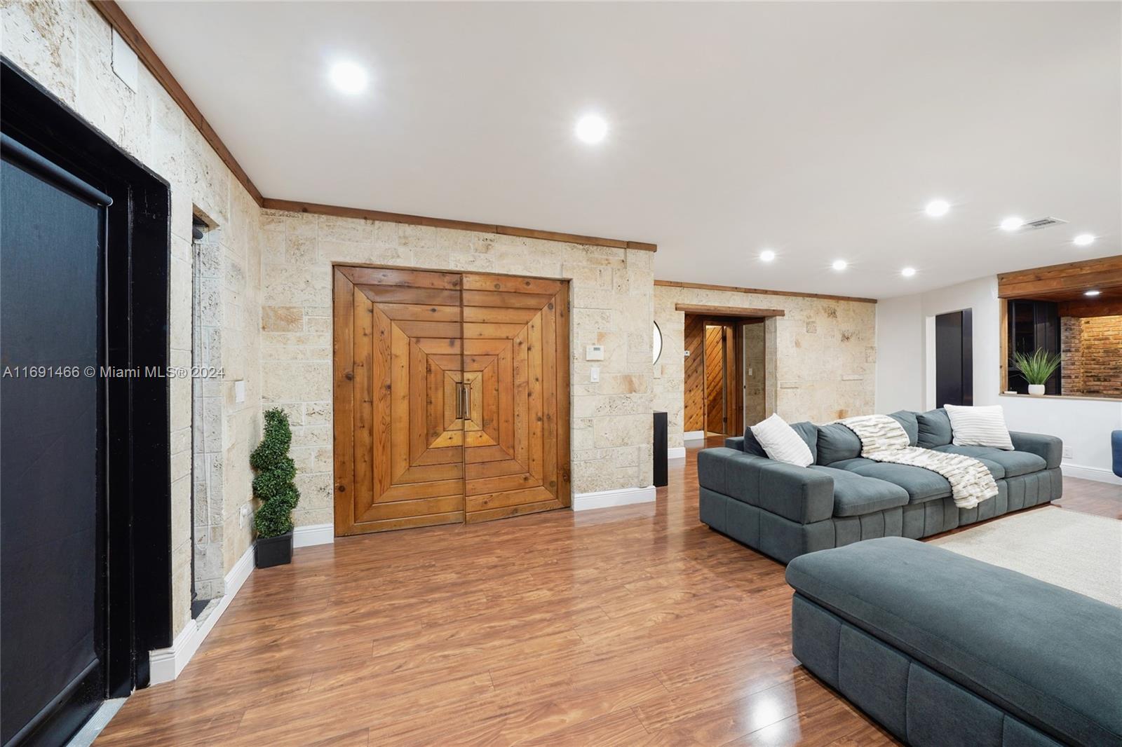 HOLLYWOOD HILLS AMEN PLAT - Residential