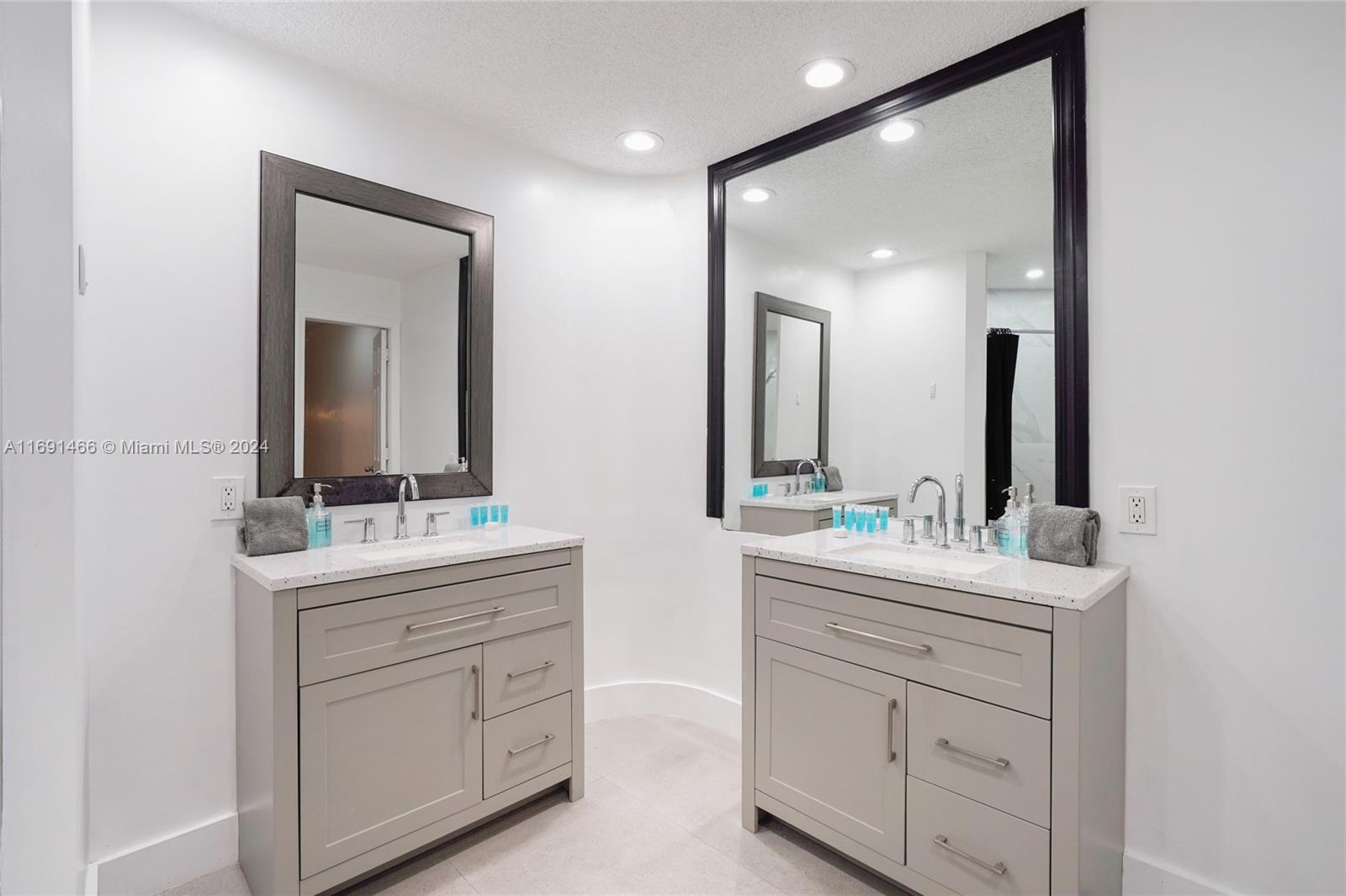 HOLLYWOOD HILLS AMEN PLAT - Residential