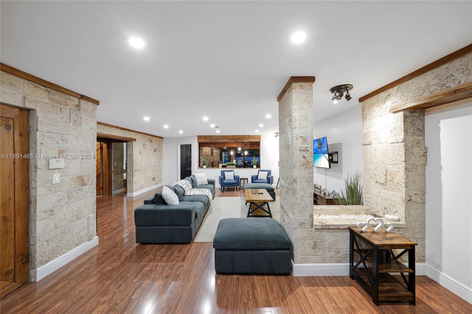 HOLLYWOOD HILLS AMEN PLAT - Residential