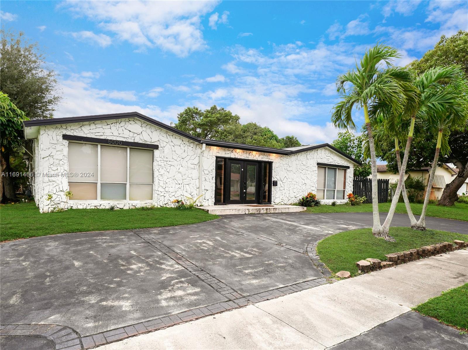 HOLLYWOOD HILLS AMEN PLAT - Residential