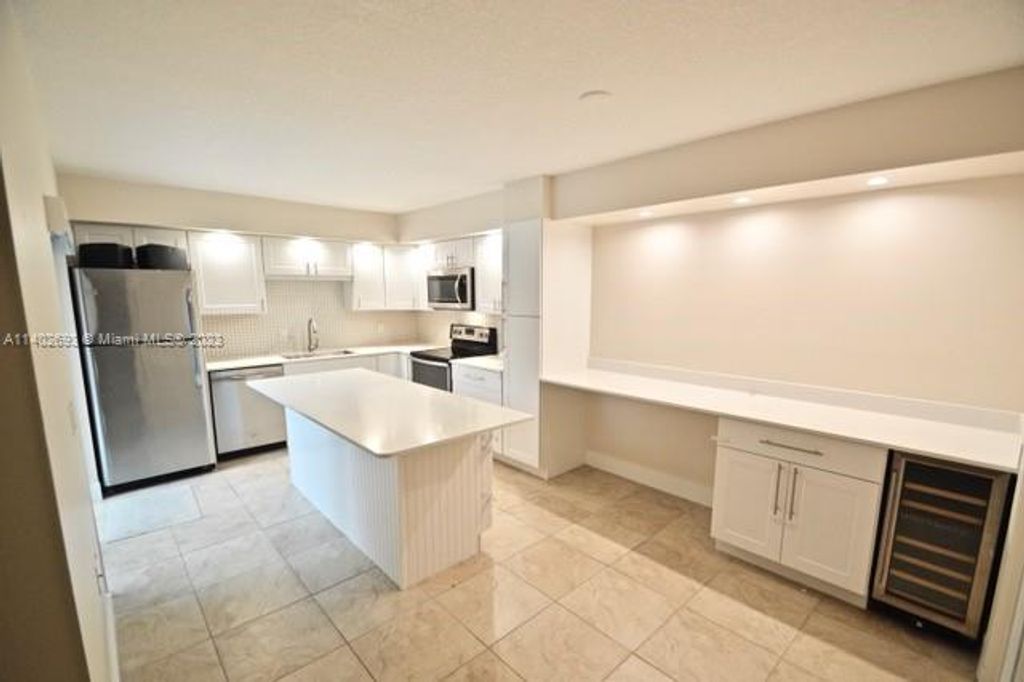 Photo of 818 8th Ln #818, Palm Beach Gardens, FL 33418 (MLS # A11402693)