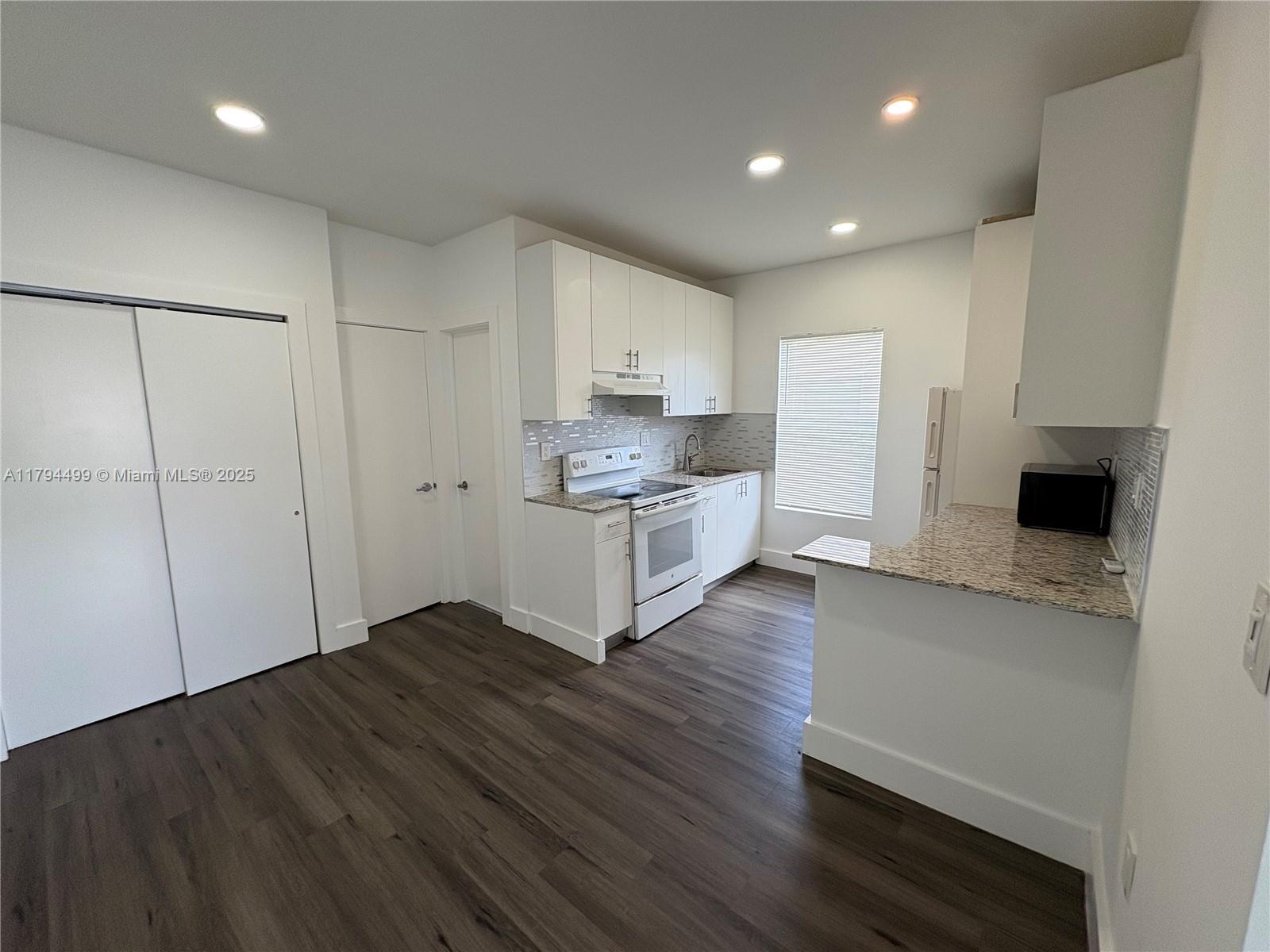3237 SW 4th St 1