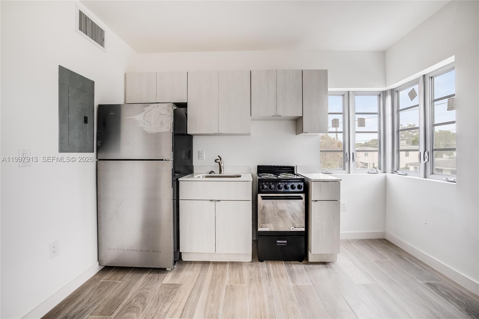 THE COURTYARD AT MORNINGS - Residential Lease