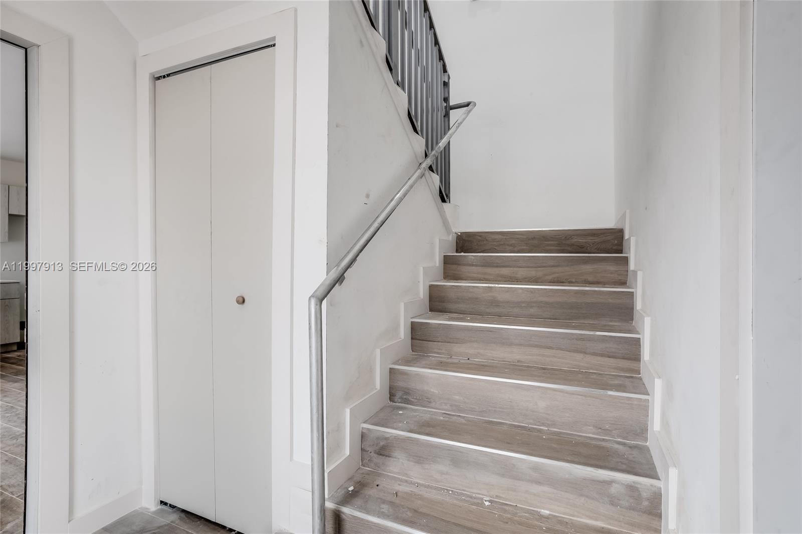 THE COURTYARD AT MORNINGS - Residential Lease