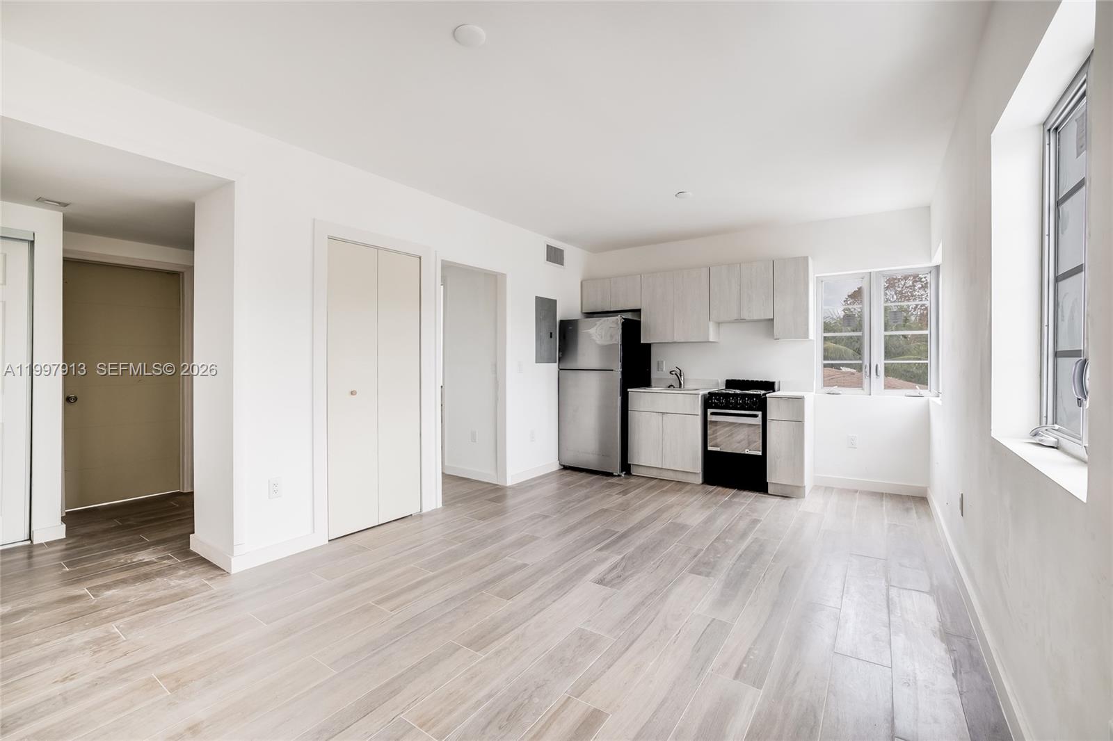 THE COURTYARD AT MORNINGS - Residential Lease